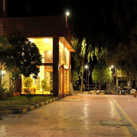 Hotel Malhar Palace Shirdi Eksteriør billede