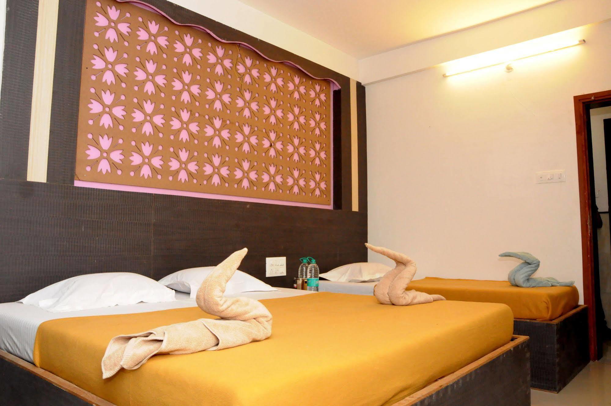 Hotel Malhar Palace Shirdi Eksteriør billede