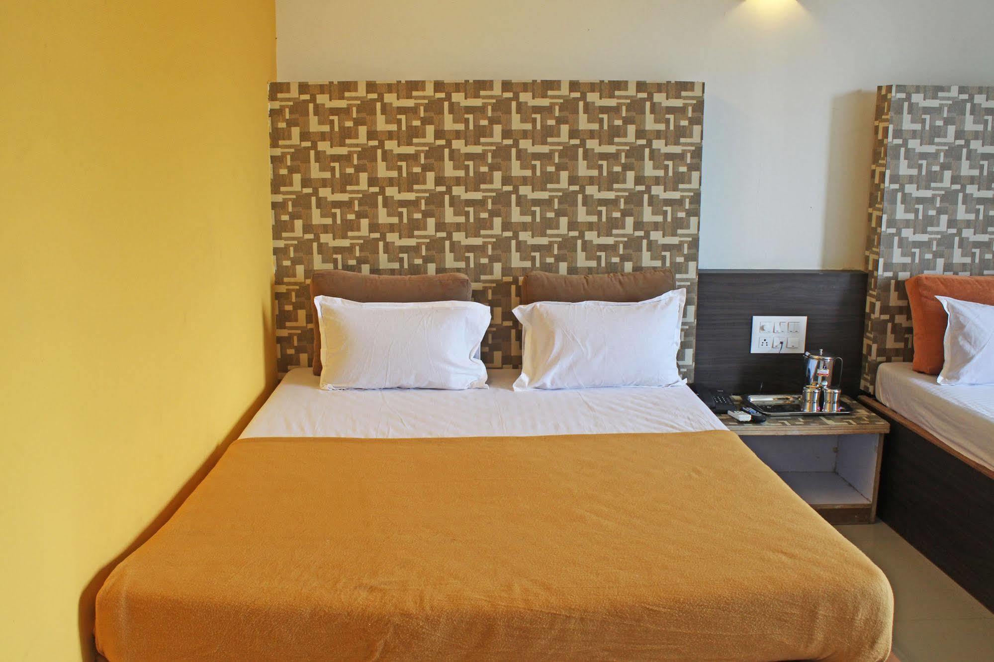 Hotel Malhar Palace Shirdi Eksteriør billede