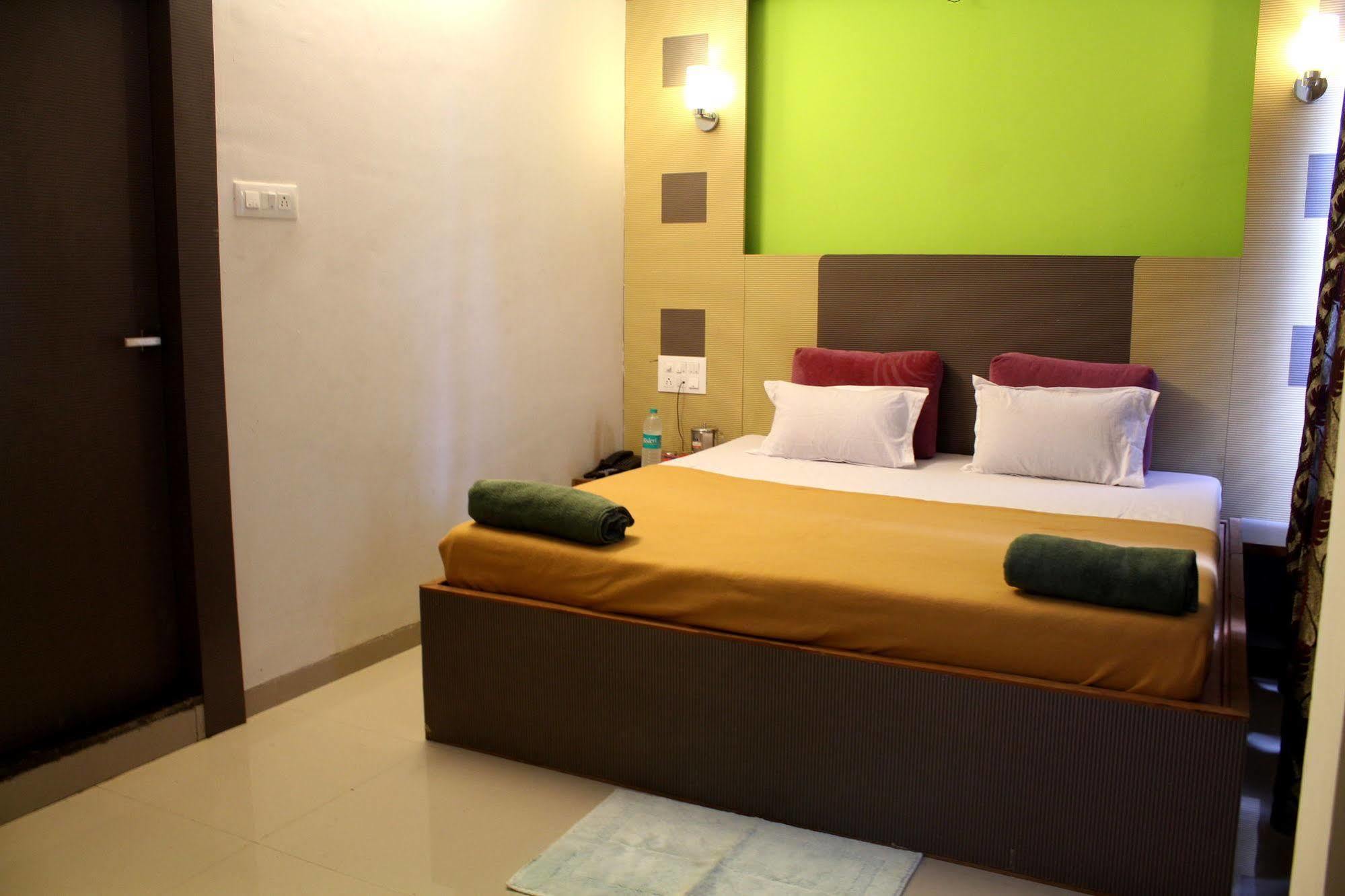 Hotel Malhar Palace Shirdi Eksteriør billede
