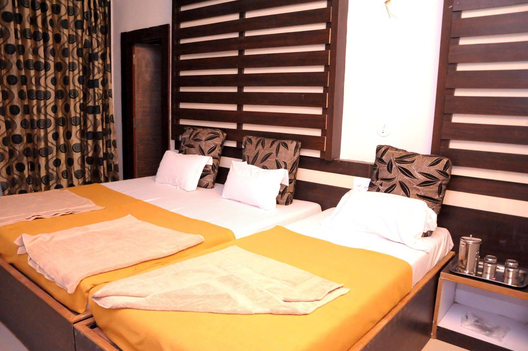 Hotel Malhar Palace Shirdi Eksteriør billede