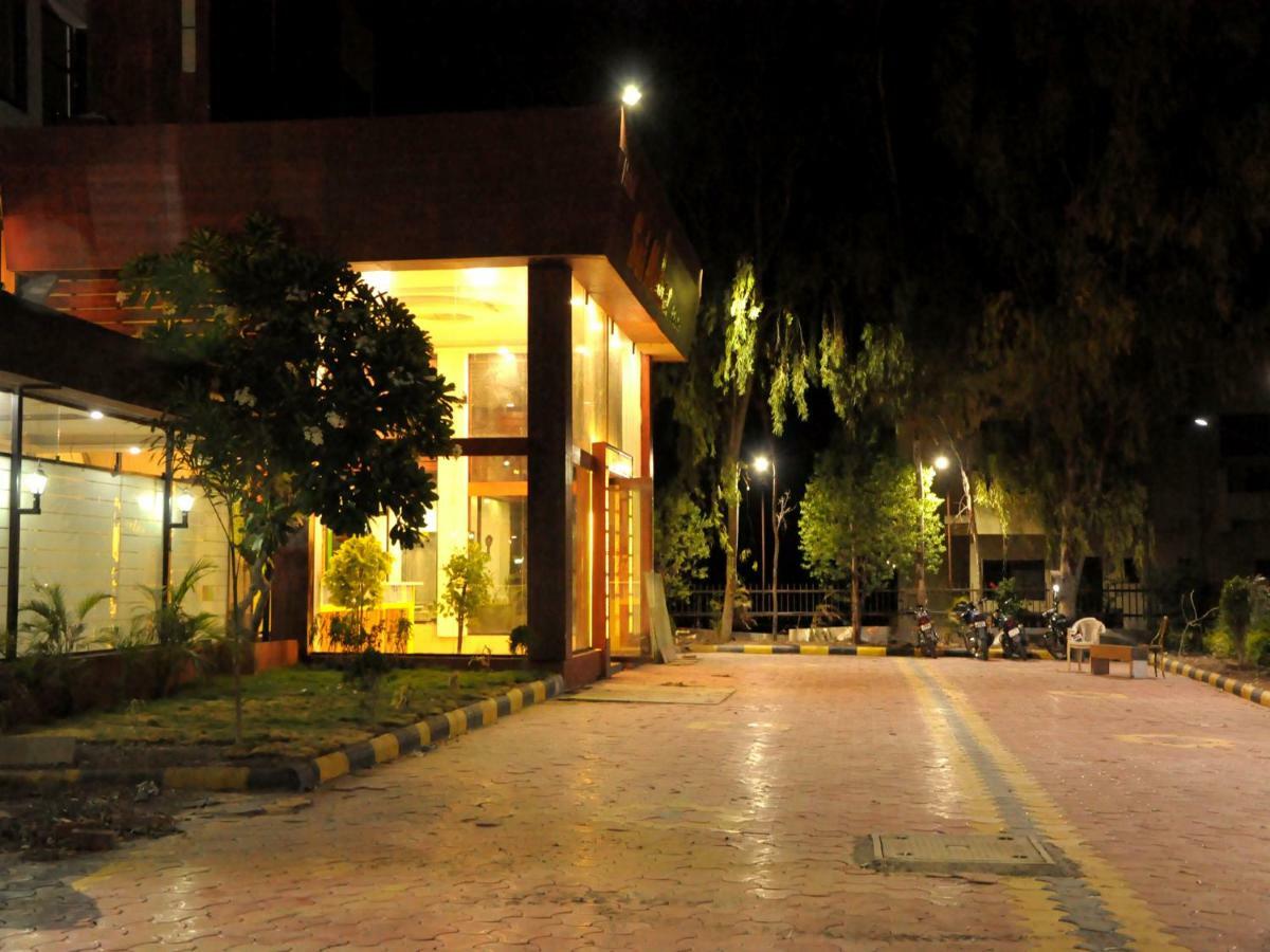 Hotel Malhar Palace Shirdi Eksteriør billede