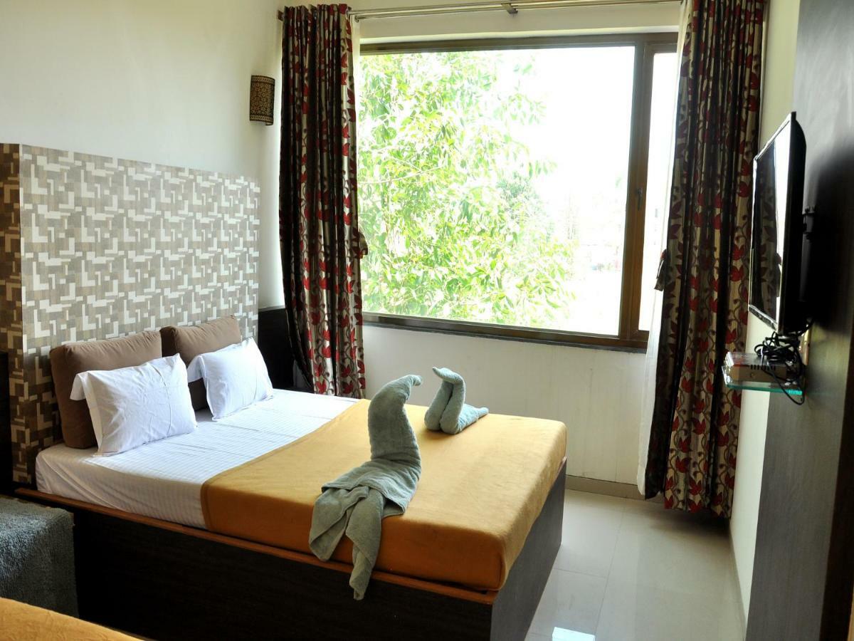Hotel Malhar Palace Shirdi Eksteriør billede